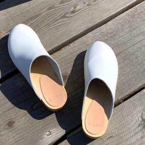 Bryr Clogs Bright White Worker Clog Size 8
